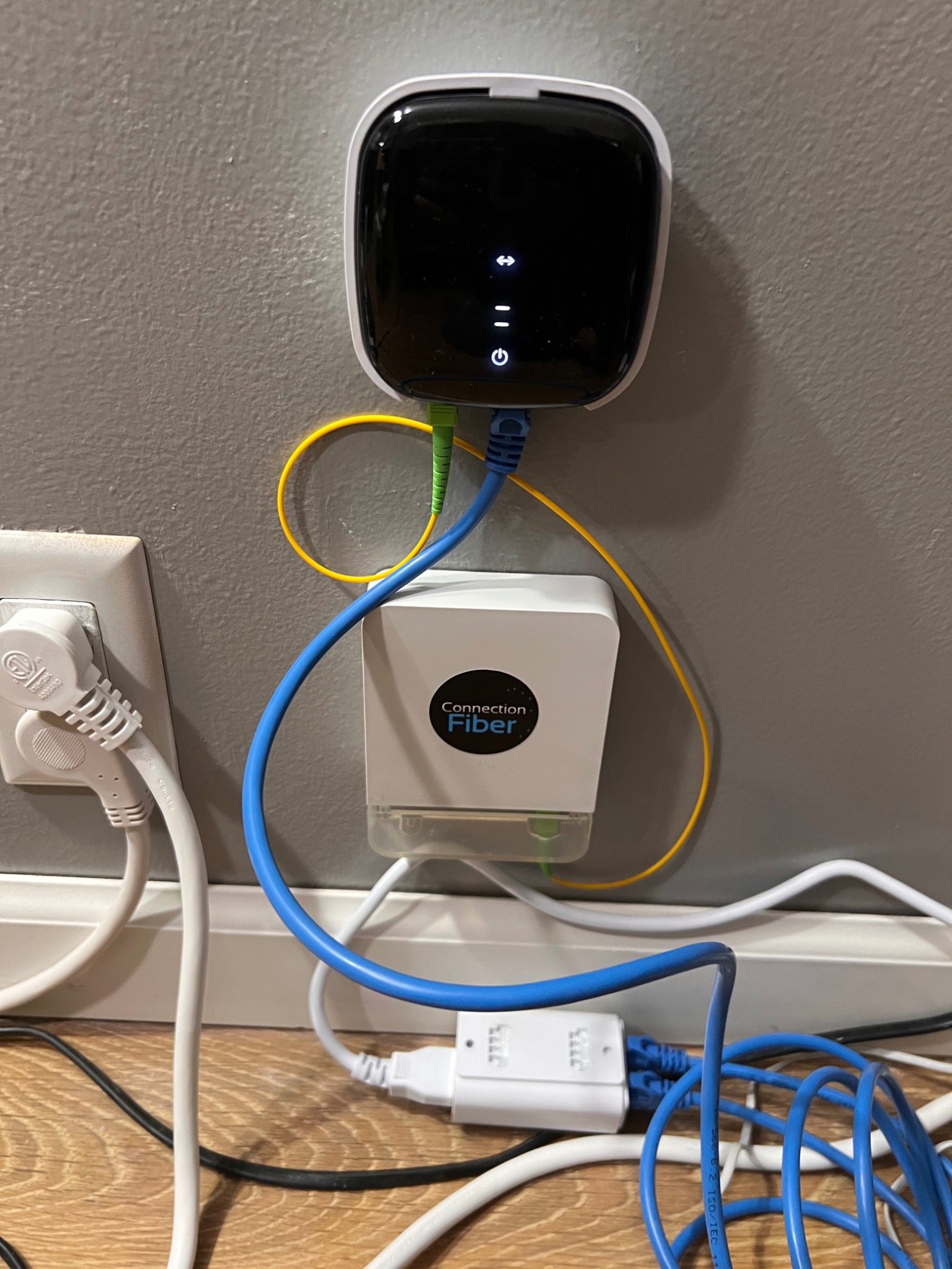 Wall mounted ONU and Connection Fiber box